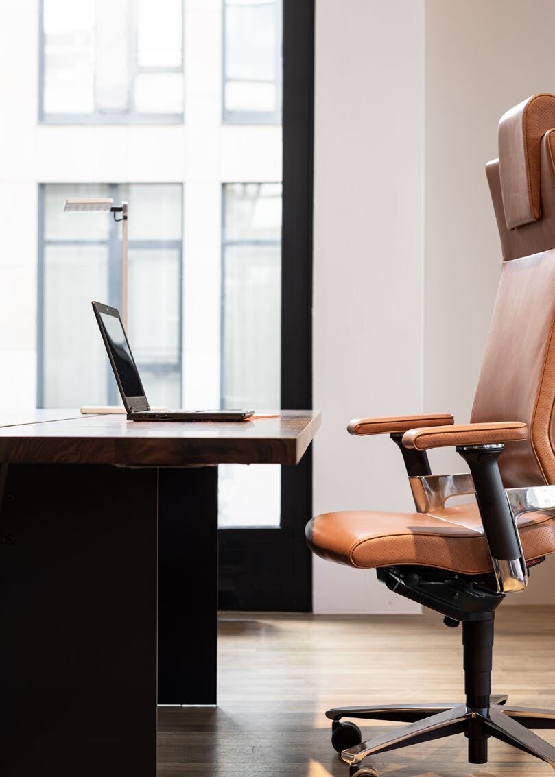Fauteuil de direction Züco LaCinta en cuir dans un bureau
