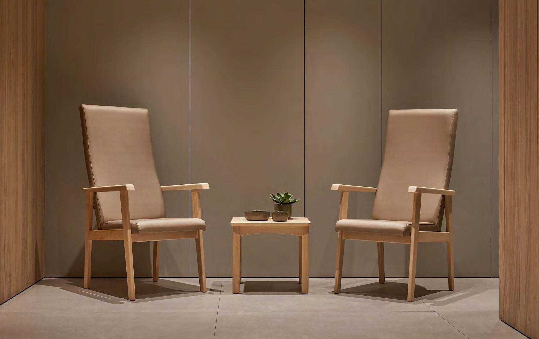 Fauteuils relax à dossier haut en bois pour EHPAD