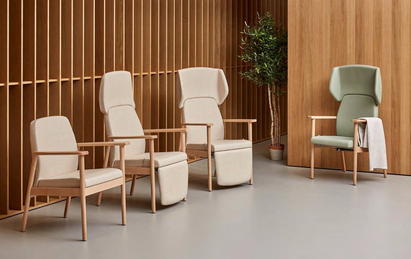 Fauteuils à dossier haut et fauteuils relax pour EHPAD