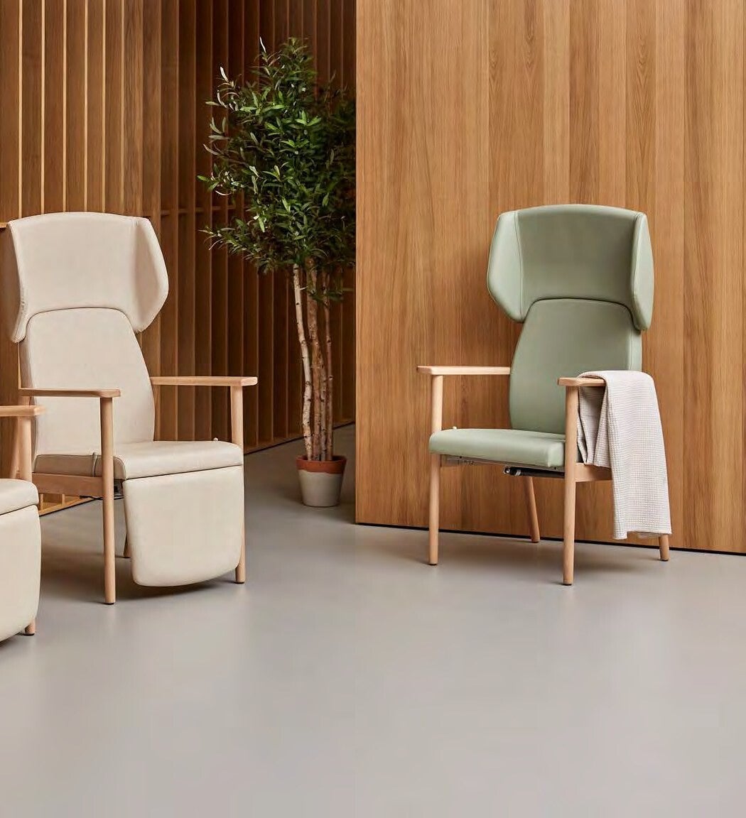Fauteuils Seniorcare Cala dans le salon d'un EHPAD