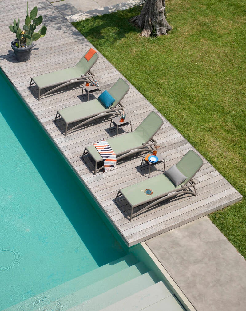 nardi_sunloungers_atlantico_tortora-agave_pop_ambient-images_lr-standard.jpg