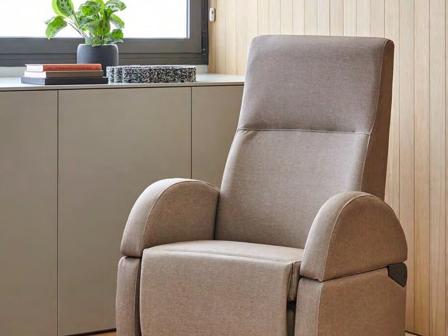 Fauteuil relax à dossier haut pour résidence seniors