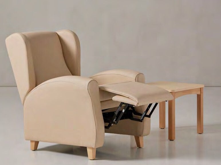 Fauteuil relax à oreilles avec repose-jambes pour EHPAD