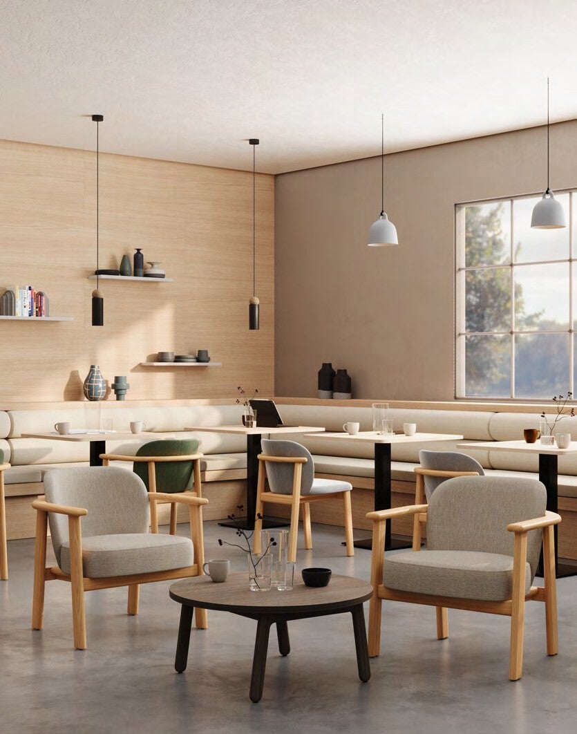 Espace lounge de restaurant et hôtel avec fauteuils en bois Fenabel, mobilier professionnel haut de gamme CHR