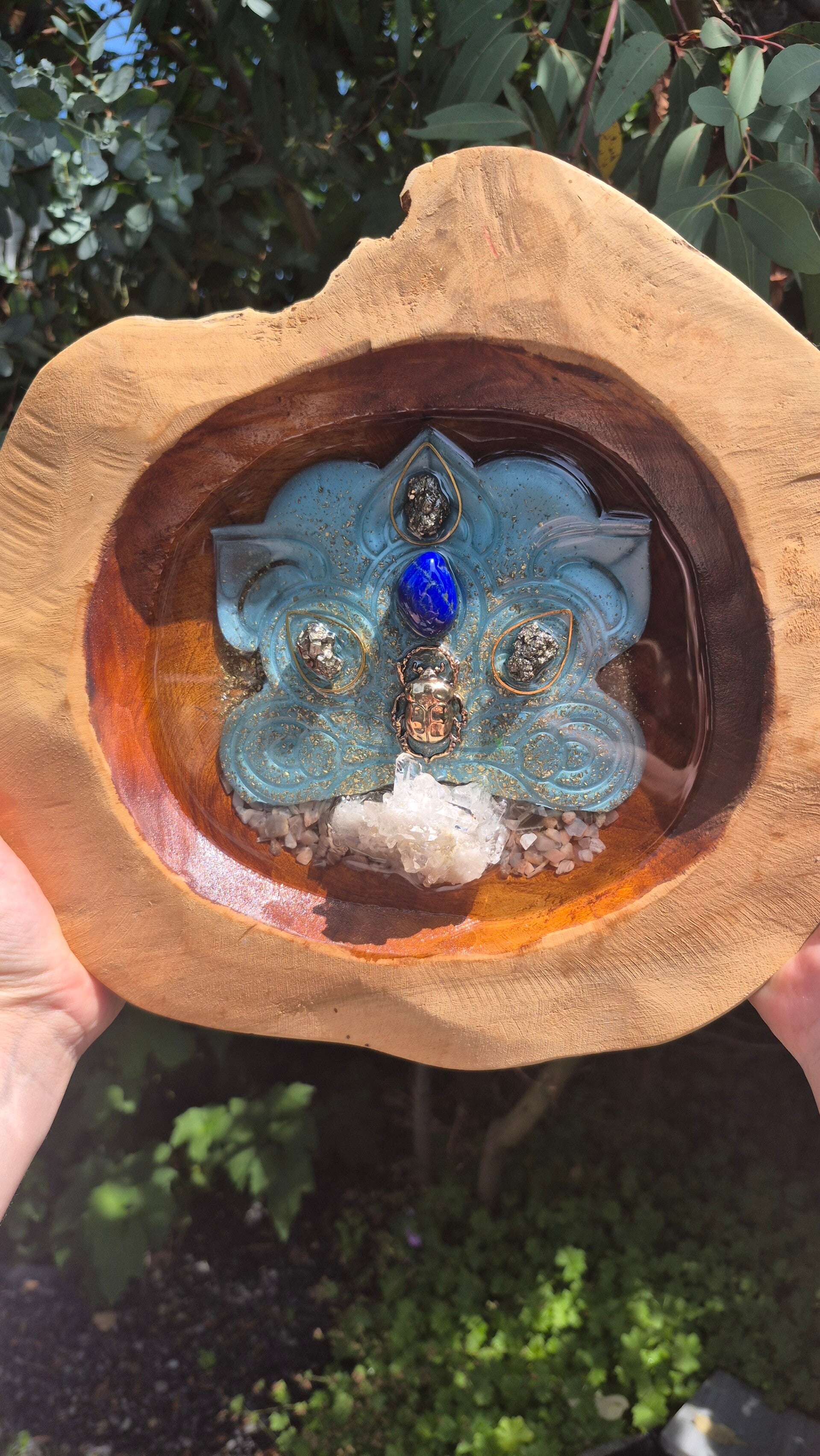 Teak houten krachtschaal Resin Art & Gems "Scarabee"