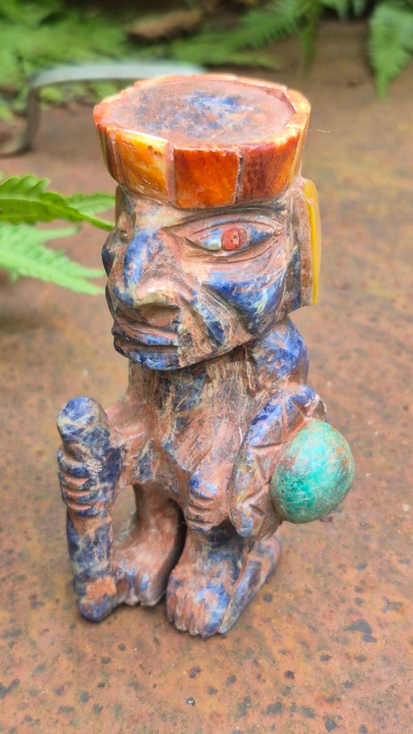 Lapis Lazuli warrior met schild uit Peru