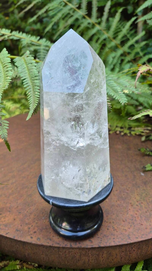 Bergkristal punt op Onyx voet