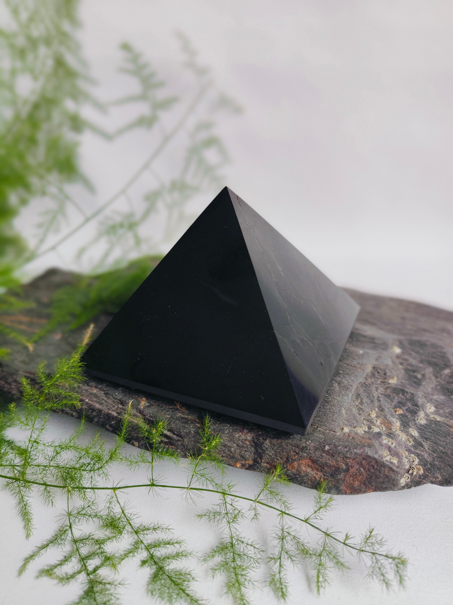 Shungiet piramide 9,5 x 9,5 cm