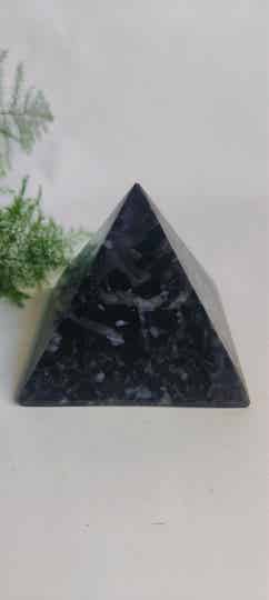 Gabbro of Mystic Merliniet piramide