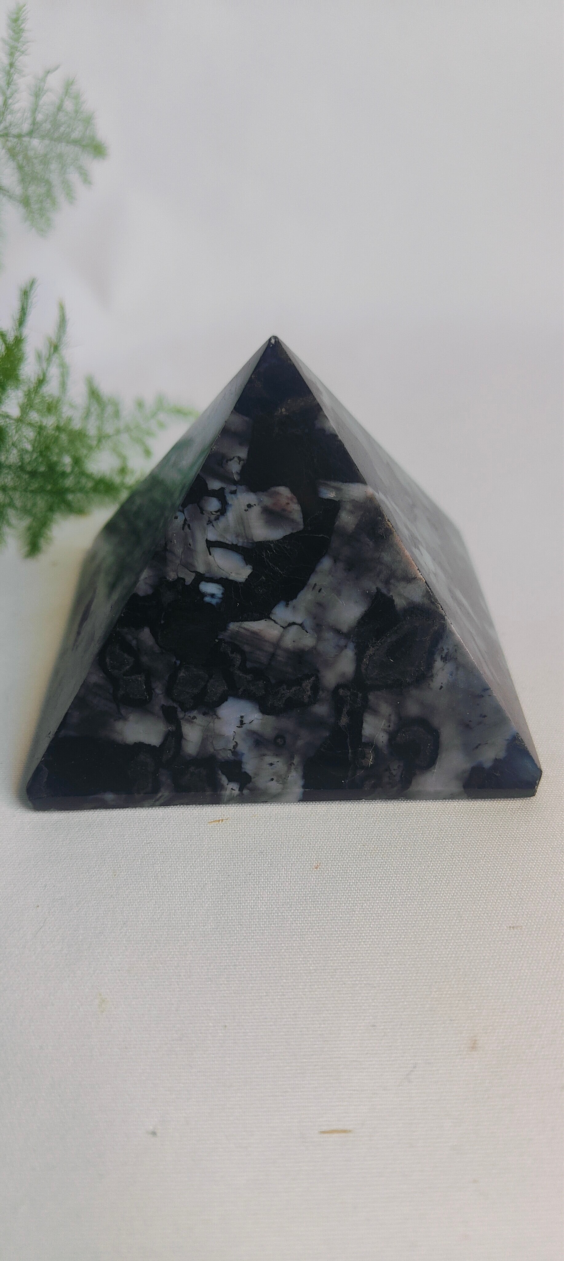 Gabbro of Mystic Merliniet piramide
