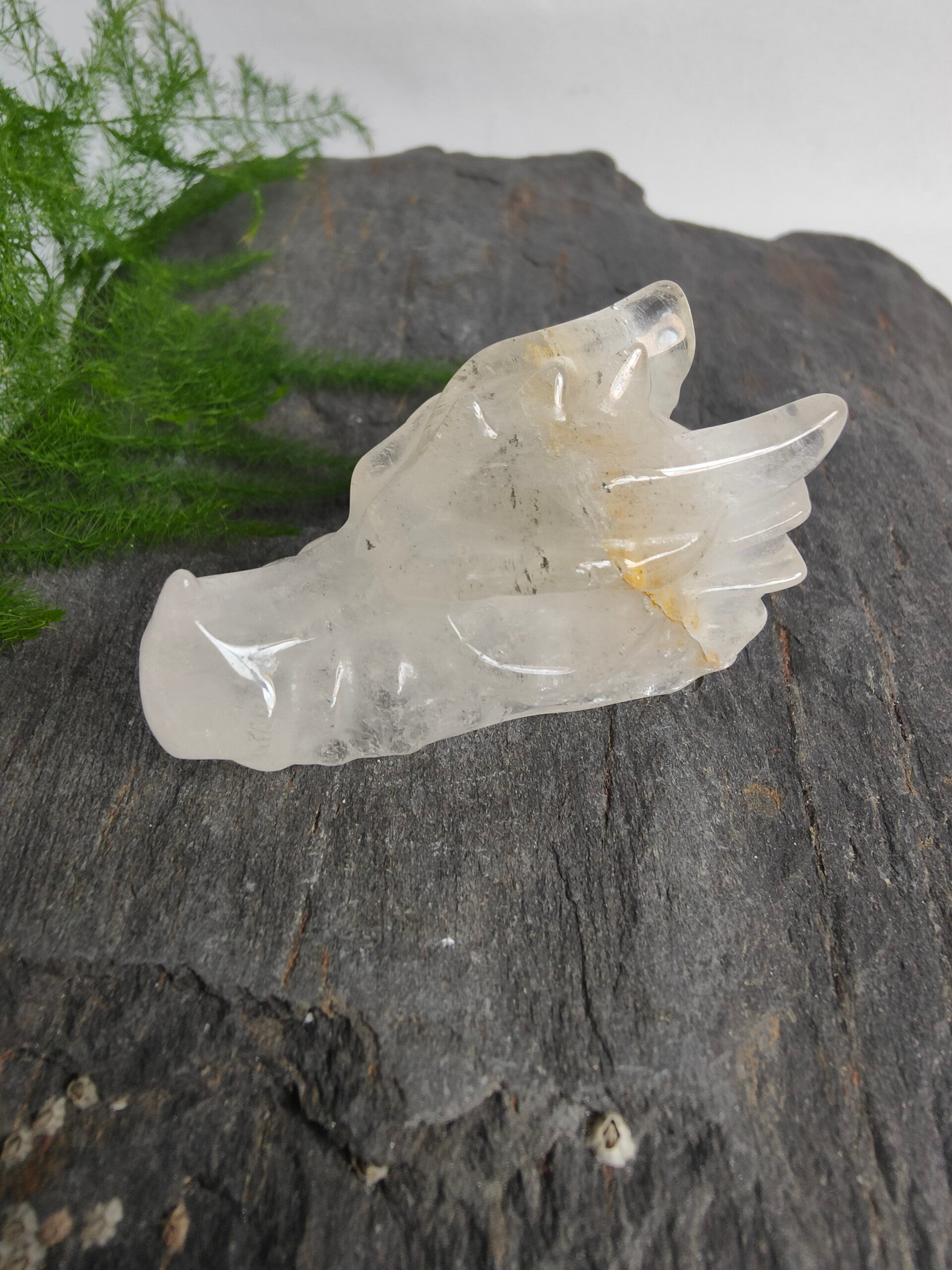 Bergkristal draak met Golden healer inclustering