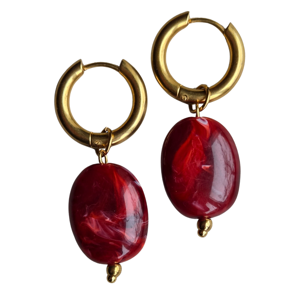 Ringetje met rode steen