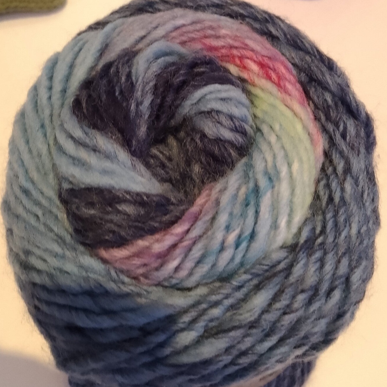 Tropical lane Tolosa 504 blauwtinten met iets rose en lichtgroen