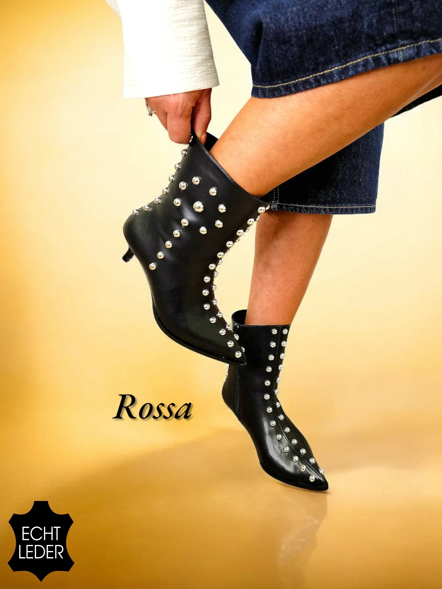 Rossa – Zwarte leren enkellaars met studs en vetersluiting