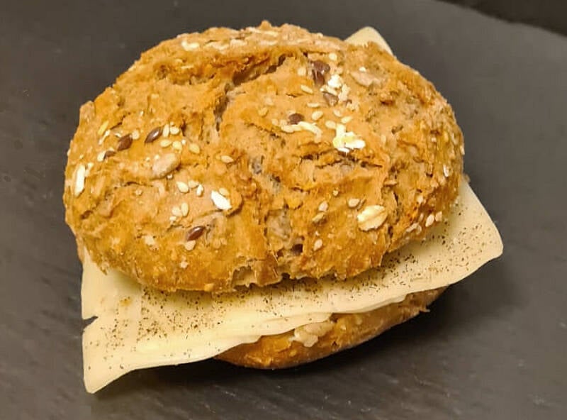 Vollkornkäsesemmel
