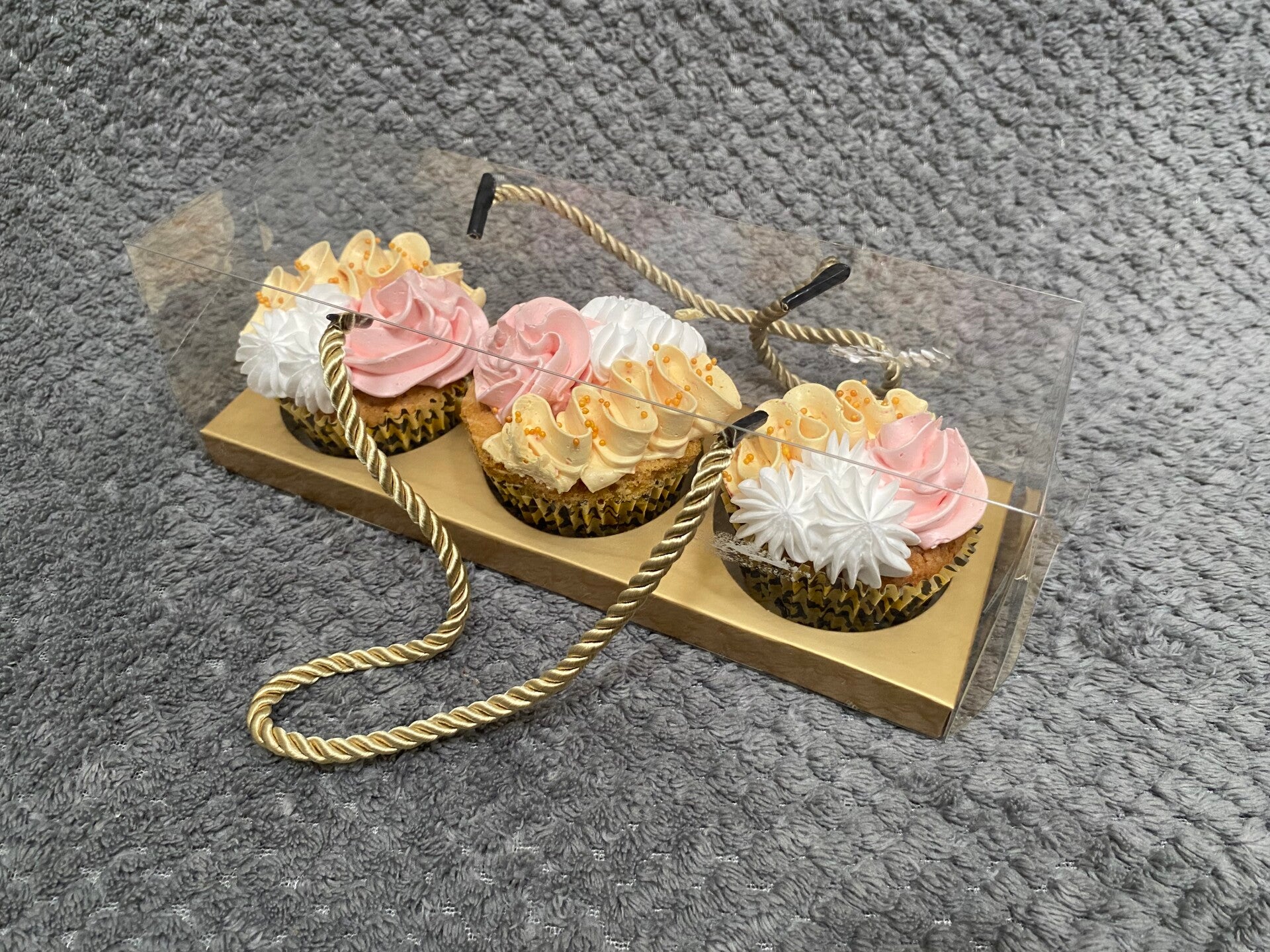 Cupcakedoos goud met koord 3st