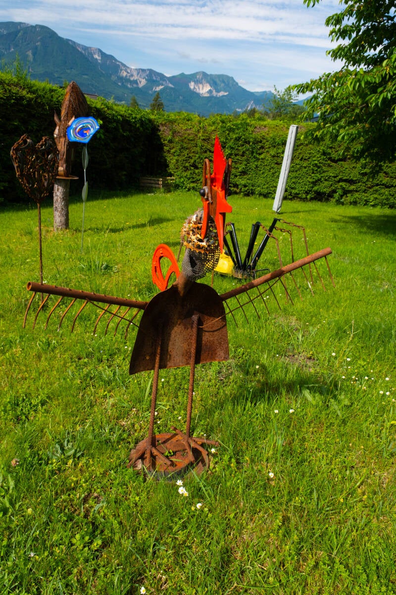 Hahn aus alter Schaufel, Hacke und Altmetallteilen