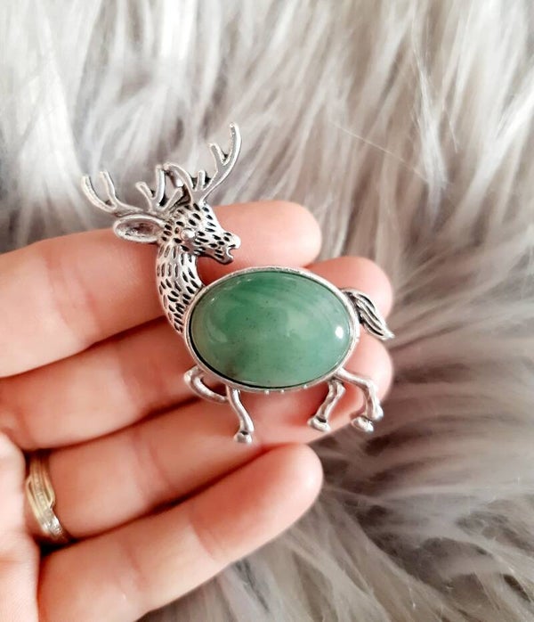 Broche cerf aventurine verte