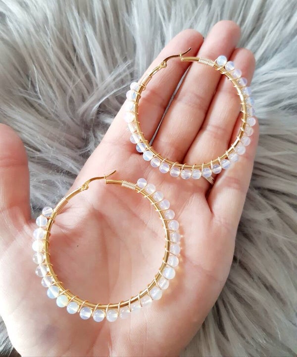 Boucle d'oreille créole plaqué or opale perle