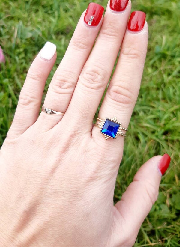 Bague or plaqué réglable agate bleu carré