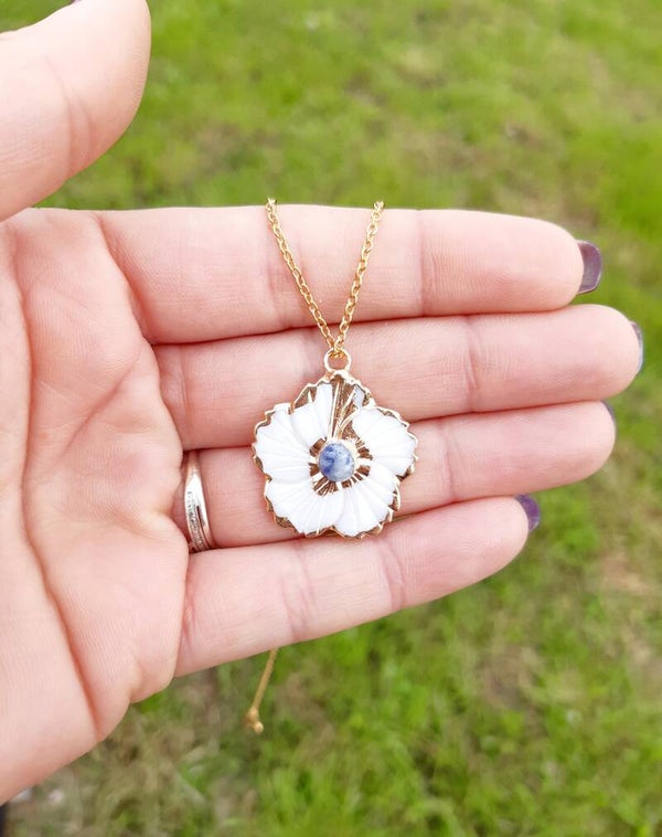Collier plaqué or fleur sodalite