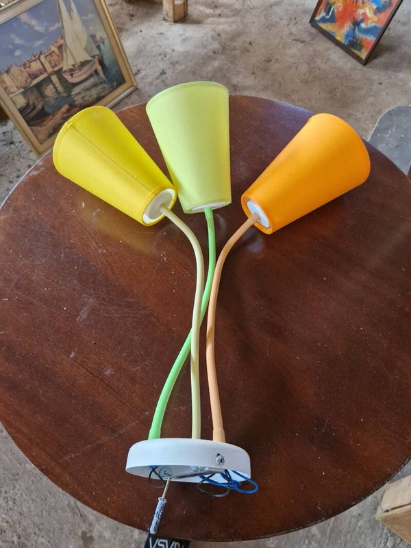 lampa sufitowa w trzech kolorach