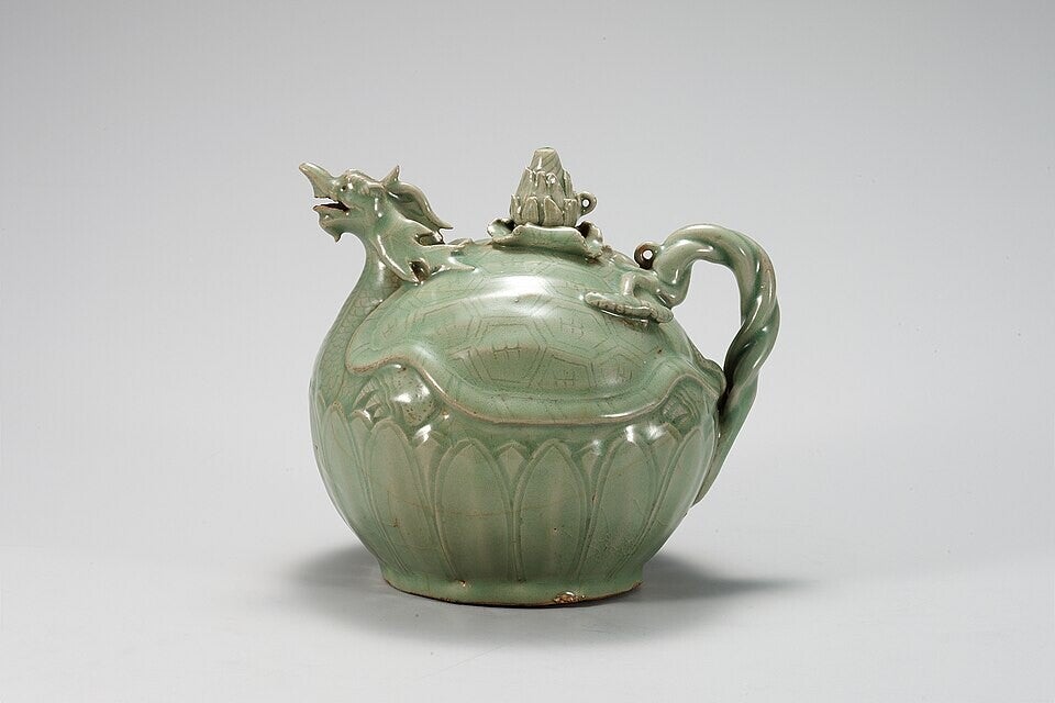 Een theepot van celadon uit de voormalige staat Goryeo. 