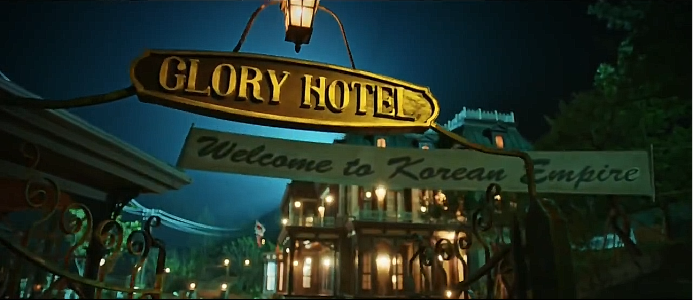Het Glorie Hotel: decors en kostuums vertellen vaak al wie iemand is voordat er een woord is gesproken.