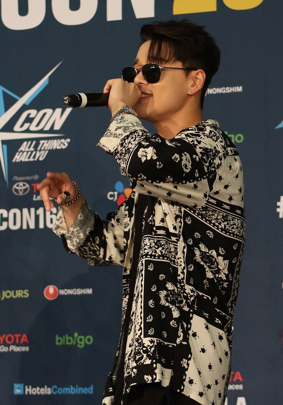 Dean at the KCON LA 2016 Red Carpet
