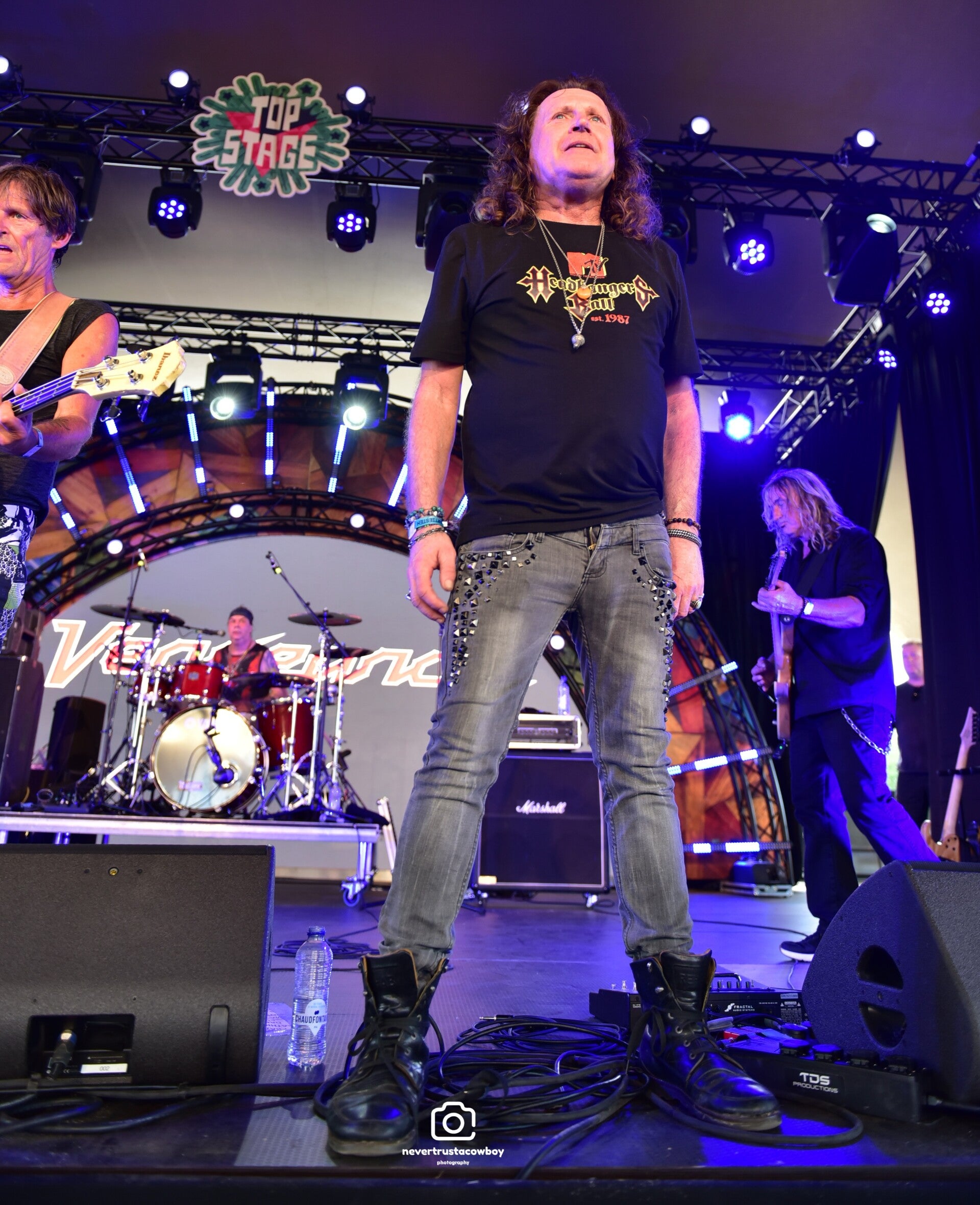 edg_1608-standard-dix7q1.jpg