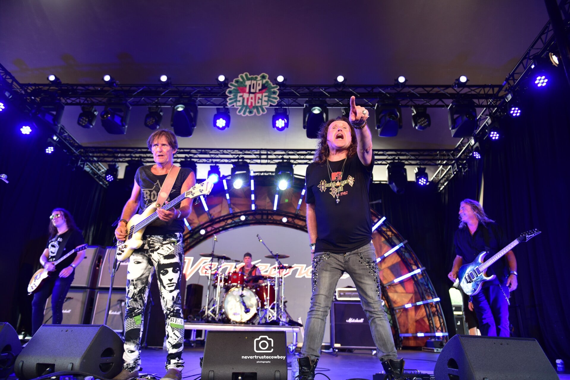 edg_1611-standard-aekmvk.jpg