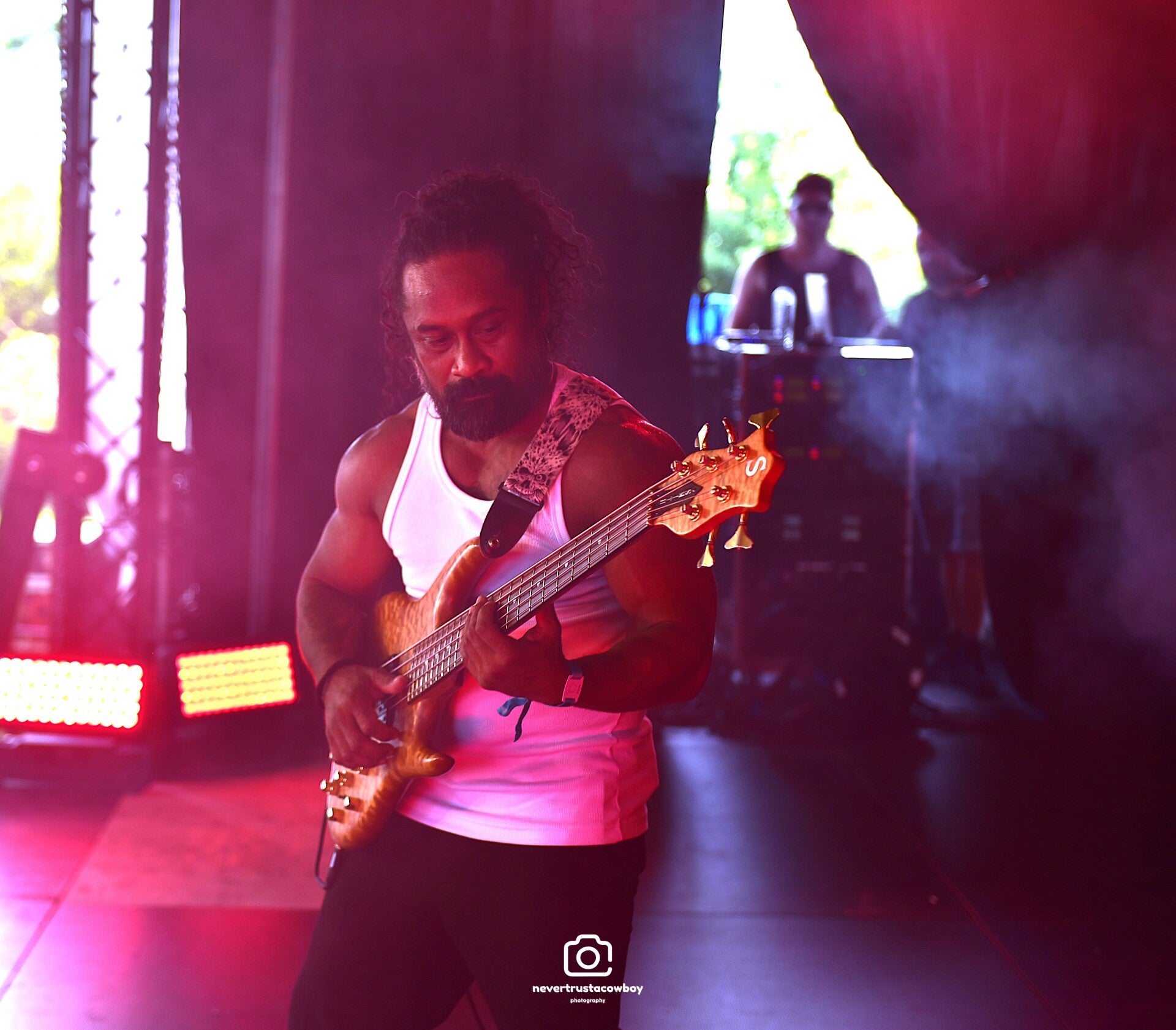 edg_2144-standard-aqe9la.jpg