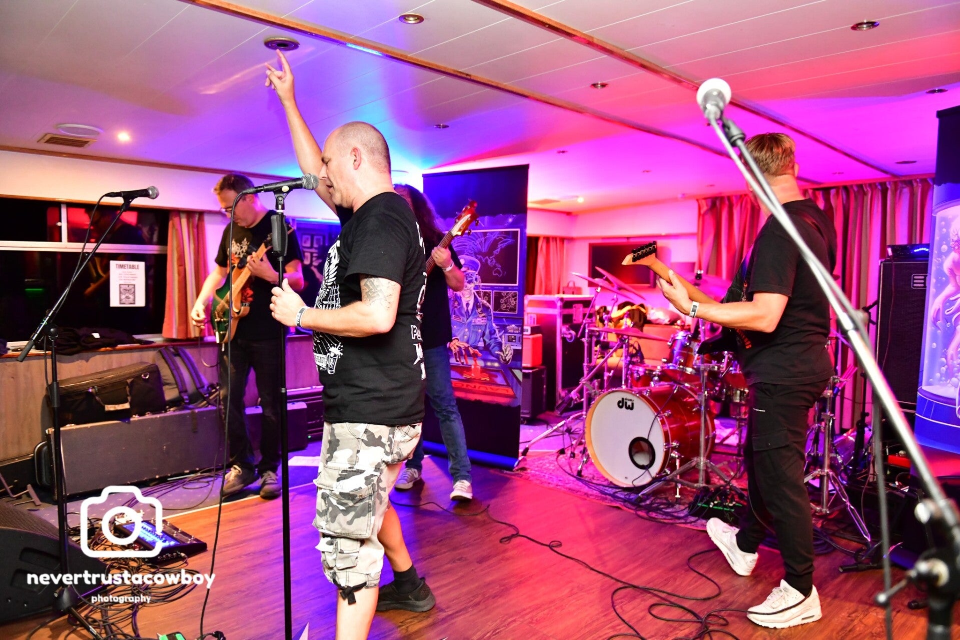 edg_7891-standard-devez6.jpg