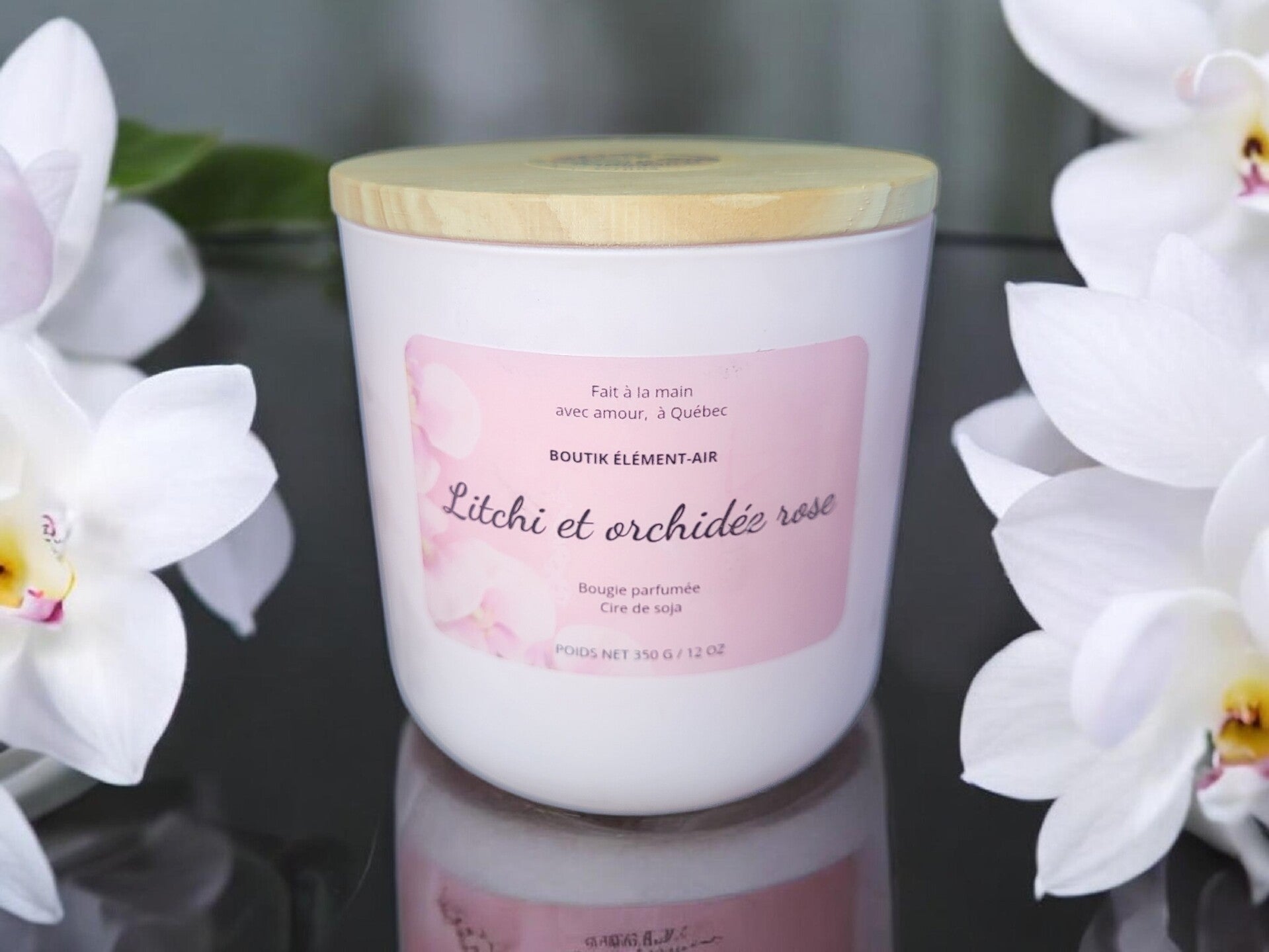 Litchi et orchidée rose