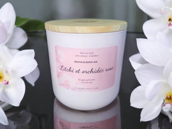Litchi et orchidée rose
