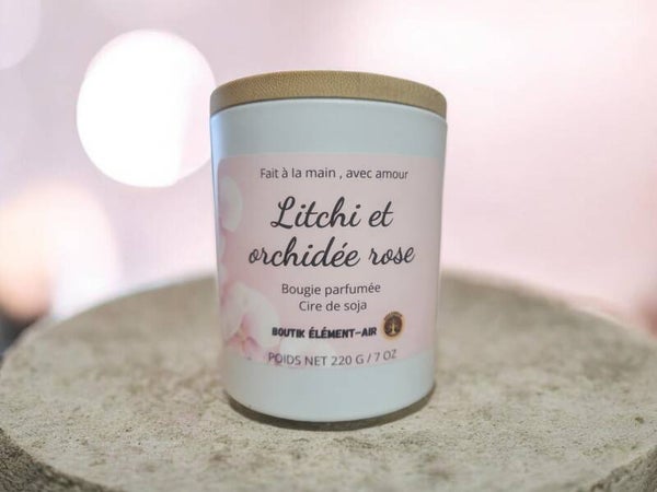 Litchi et orchidée rose