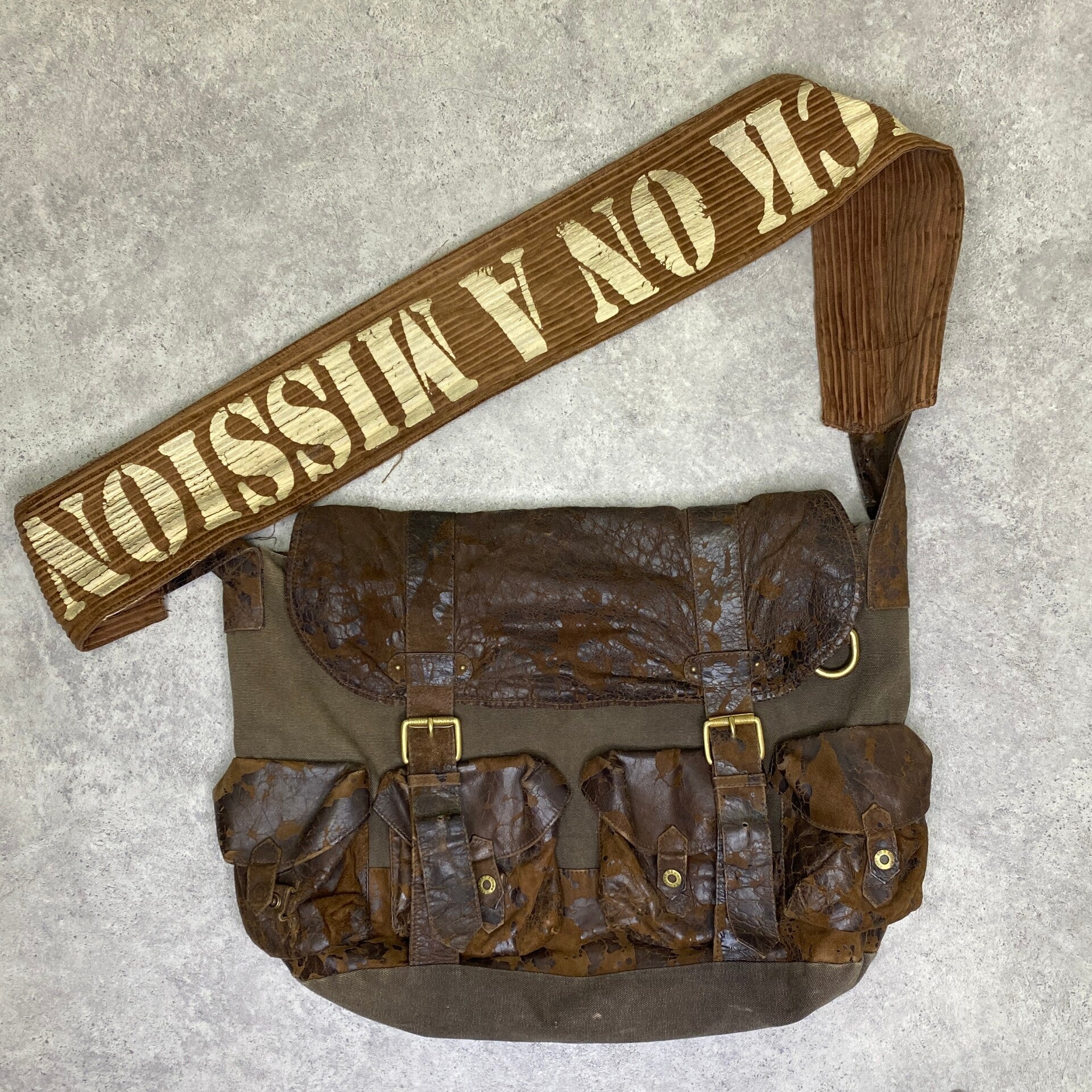 CHICK ON A MISSION multi pockets cargo messenger bag | 2DIE4 ARCHIVE