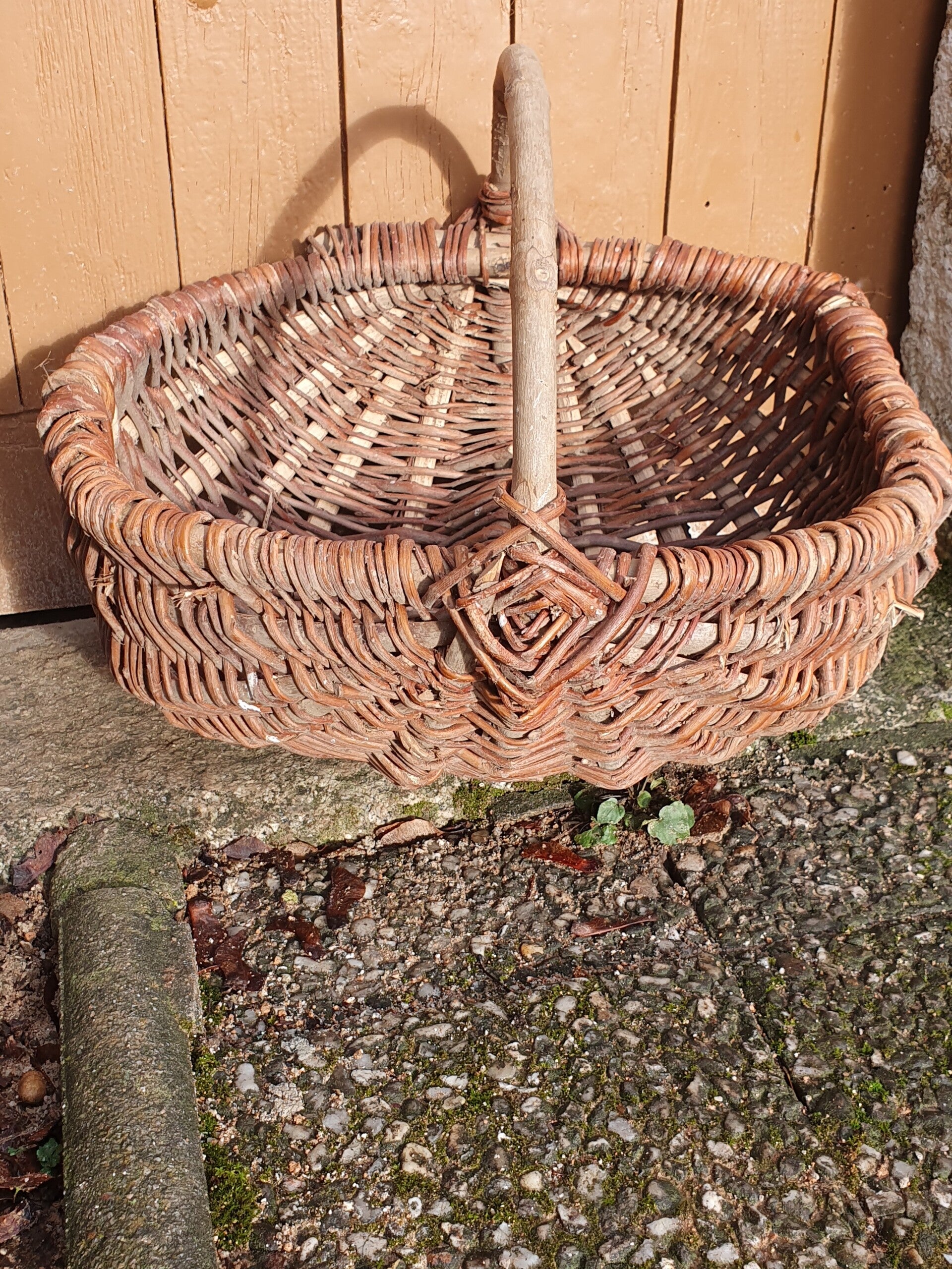 Antieke wilgentenen mand