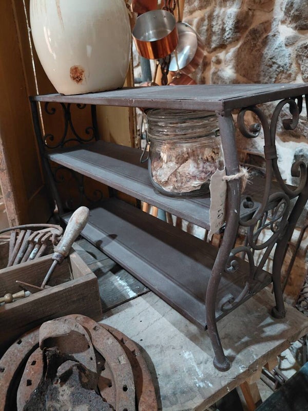 Metalen etagère