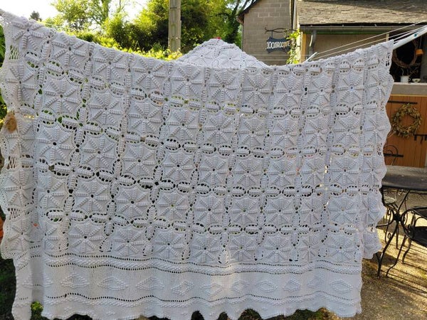 Brocante gehaakte sprei 2.70 x 2.20m