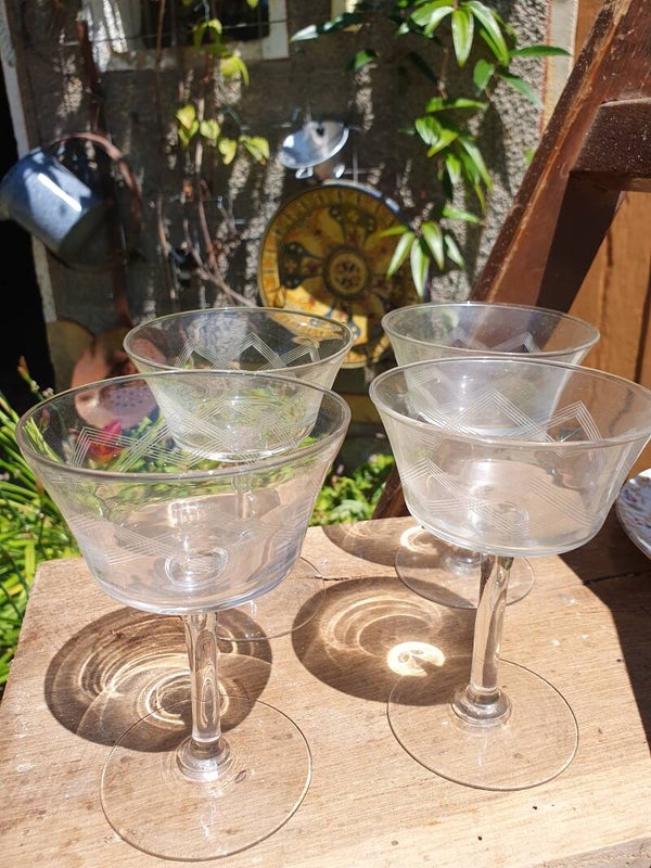 Antieke glaasjes, gegraveerd