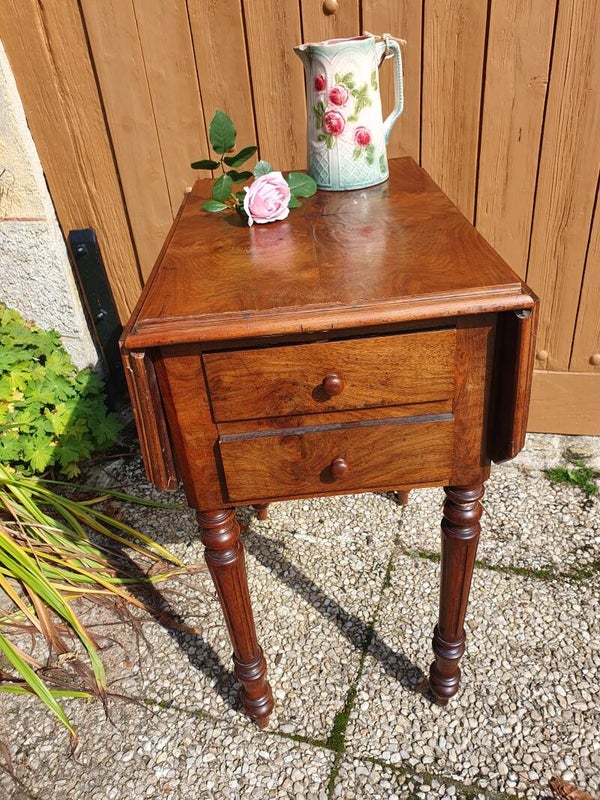 Kastje met uitklapbaar blad