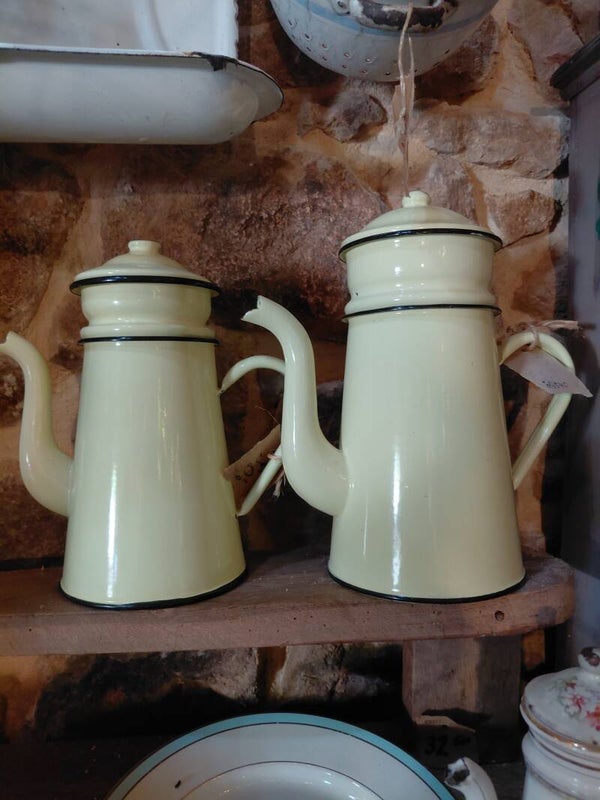 Koffiepot lichtgeel emaille