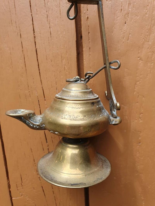 Antiek messing olielampje op voet
