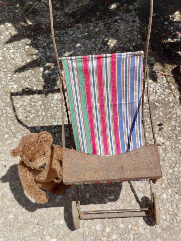 Antieke poppenwagen
