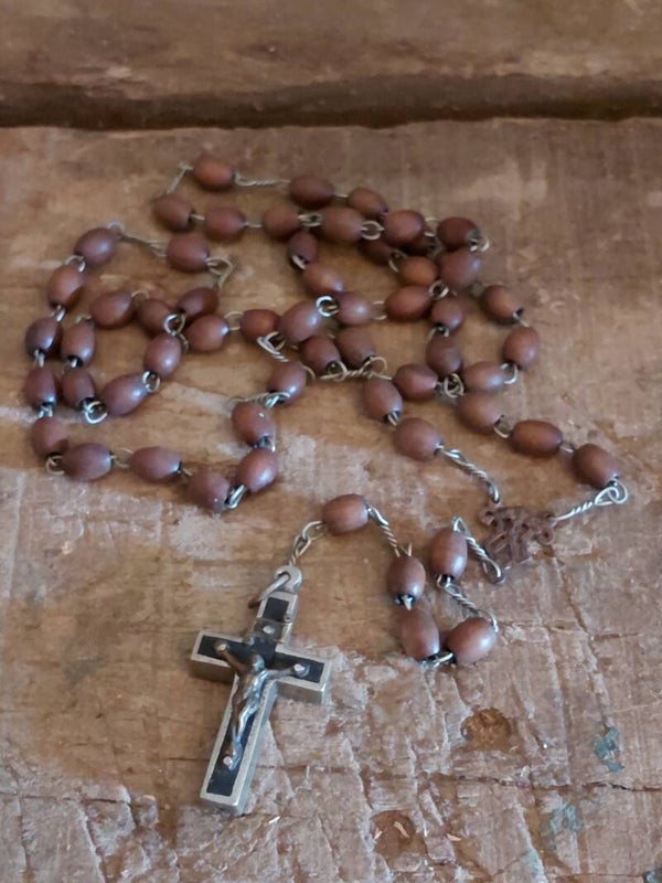 Rozenkrans hout met relikwiekruis