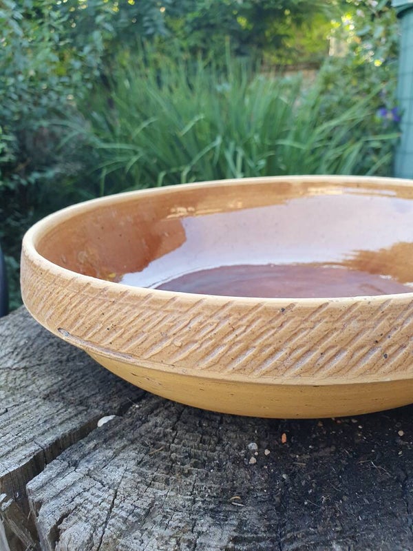 Gres schaal met sierrand