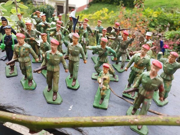 Vintage soldaatjes rode baret Starlux