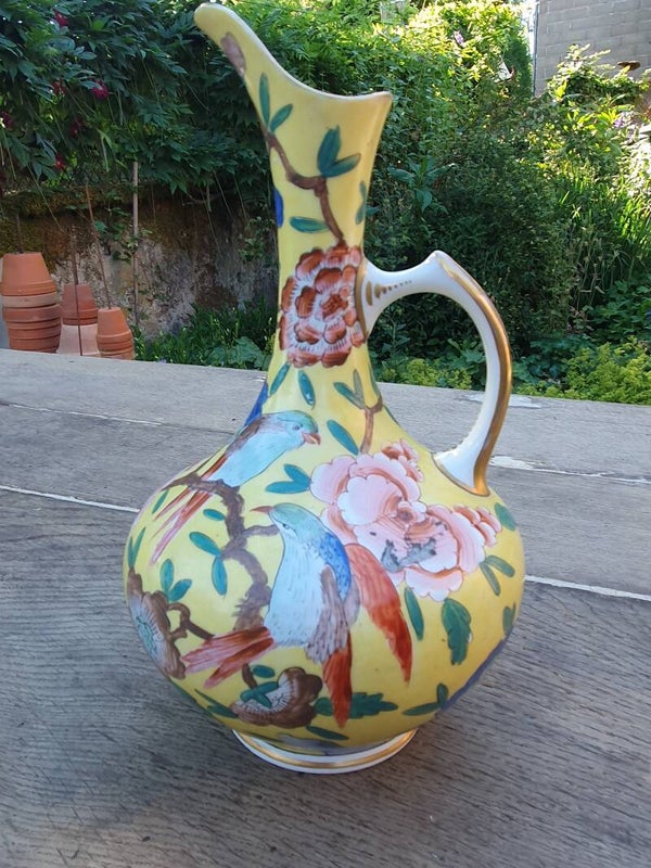 Antieke Chinese vaas met bloemen en vogels