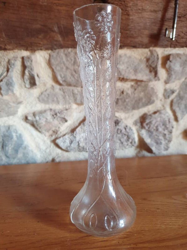 Oud glas vaasje bloem